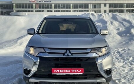 Mitsubishi Outlander III рестайлинг 3, 2018 год, 1 830 000 рублей, 2 фотография