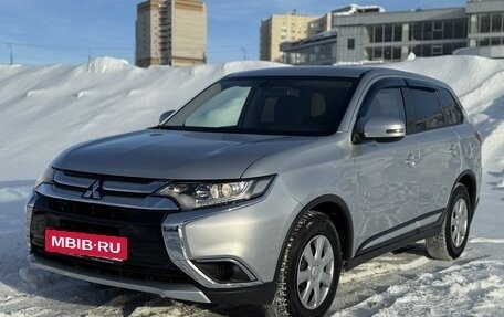 Mitsubishi Outlander III рестайлинг 3, 2018 год, 1 830 000 рублей, 3 фотография