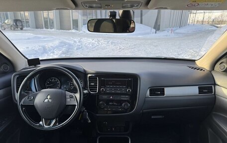Mitsubishi Outlander III рестайлинг 3, 2018 год, 1 830 000 рублей, 17 фотография
