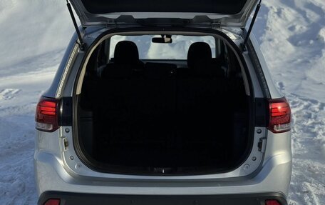 Mitsubishi Outlander III рестайлинг 3, 2018 год, 1 830 000 рублей, 24 фотография