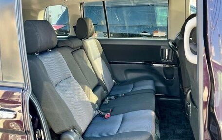 Toyota ISis I, 2016 год, 890 555 рублей, 10 фотография