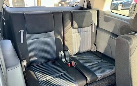 Toyota ISis I, 2016 год, 890 555 рублей, 11 фотография