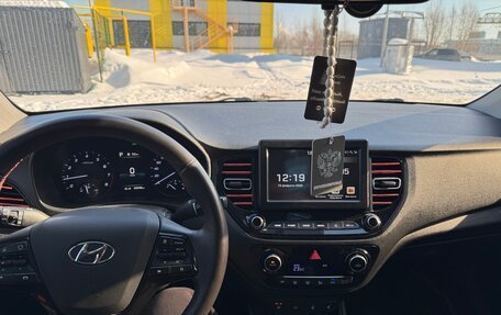 Hyundai Solaris II рестайлинг, 2020 год, 1 700 000 рублей, 15 фотография