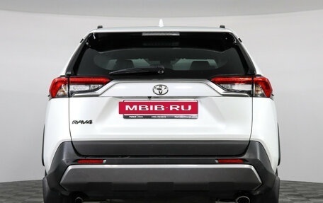 Toyota RAV4, 2021 год, 2 897 000 рублей, 5 фотография