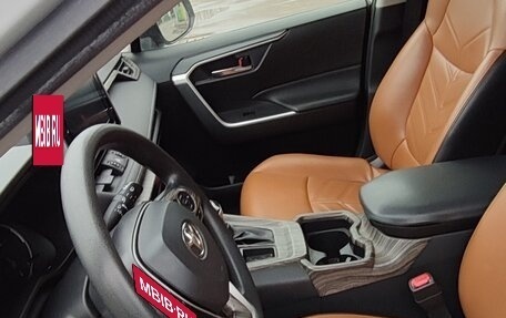 Toyota RAV4, 2020 год, 3 400 000 рублей, 8 фотография