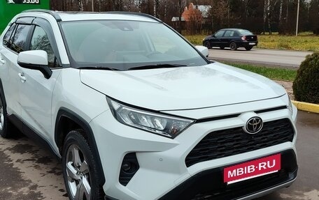 Toyota RAV4, 2020 год, 3 400 000 рублей, 2 фотография