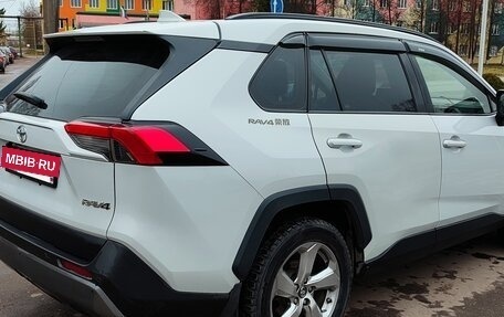 Toyota RAV4, 2020 год, 3 400 000 рублей, 4 фотография