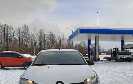 Renault Logan II, 2018 год, 550 000 рублей, 3 фотография