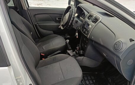 Renault Logan II, 2018 год, 550 000 рублей, 13 фотография