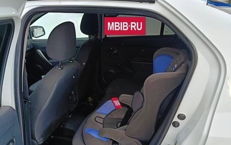 Renault Logan II, 2018 год, 550 000 рублей, 11 фотография