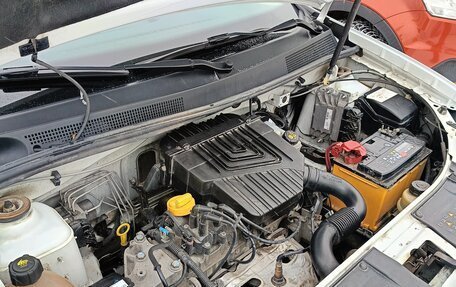 Renault Logan II, 2018 год, 550 000 рублей, 18 фотография