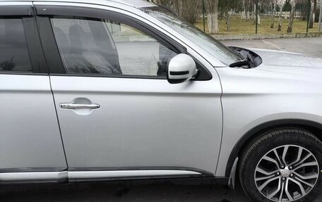 Mitsubishi Outlander III рестайлинг 3, 2015 год, 2 150 000 рублей, 3 фотография