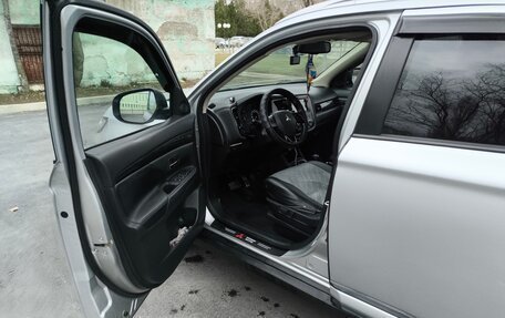 Mitsubishi Outlander III рестайлинг 3, 2015 год, 2 150 000 рублей, 12 фотография