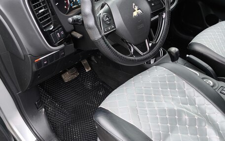 Mitsubishi Outlander III рестайлинг 3, 2015 год, 2 150 000 рублей, 11 фотография