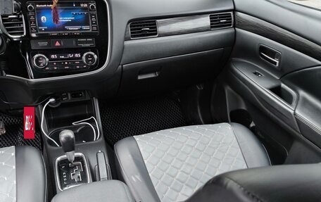 Mitsubishi Outlander III рестайлинг 3, 2015 год, 2 150 000 рублей, 8 фотография