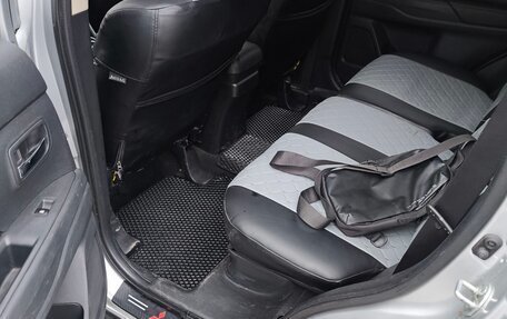 Mitsubishi Outlander III рестайлинг 3, 2015 год, 2 150 000 рублей, 10 фотография