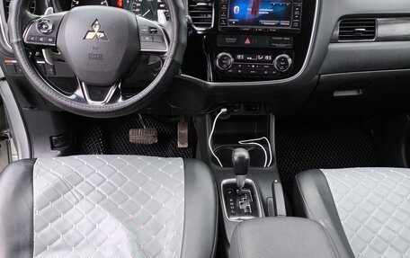 Mitsubishi Outlander III рестайлинг 3, 2015 год, 2 150 000 рублей, 9 фотография