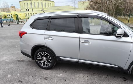 Mitsubishi Outlander III рестайлинг 3, 2015 год, 2 150 000 рублей, 16 фотография