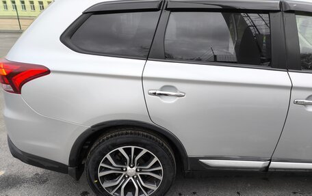 Mitsubishi Outlander III рестайлинг 3, 2015 год, 2 150 000 рублей, 15 фотография