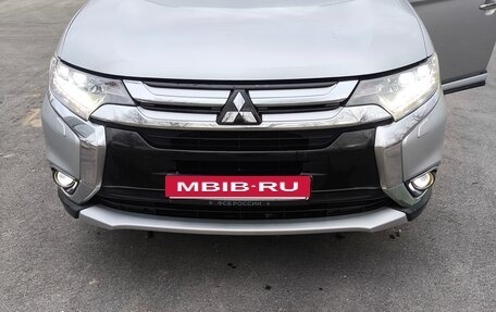 Mitsubishi Outlander III рестайлинг 3, 2015 год, 2 150 000 рублей, 19 фотография