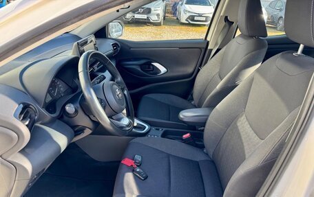 Toyota Yaris, 2022 год, 1 682 000 рублей, 5 фотография