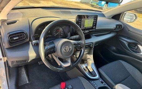 Toyota Yaris, 2022 год, 1 682 000 рублей, 6 фотография