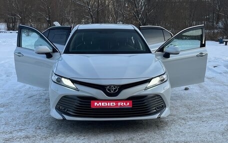 Toyota Camry, 2019 год, 3 050 000 рублей, 1 фотография