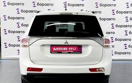 Mitsubishi Outlander III рестайлинг 3, 2013 год, 1 525 000 рублей, 3 фотография