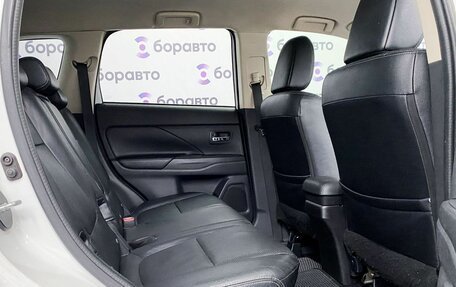 Mitsubishi Outlander III рестайлинг 3, 2013 год, 1 525 000 рублей, 13 фотография