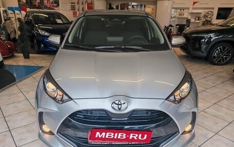 Toyota Yaris, 2025 год, 3 217 000 рублей, 2 фотография