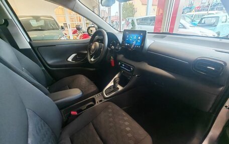 Toyota Yaris, 2025 год, 3 217 000 рублей, 10 фотография