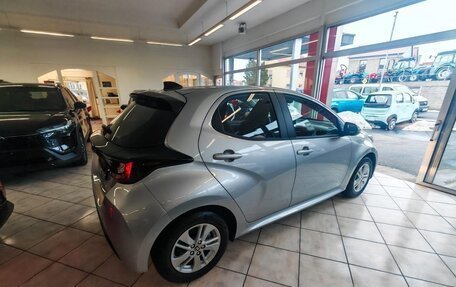 Toyota Yaris, 2025 год, 3 217 000 рублей, 9 фотография