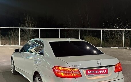 Mercedes-Benz E-Класс, 2011 год, 1 250 000 рублей, 3 фотография