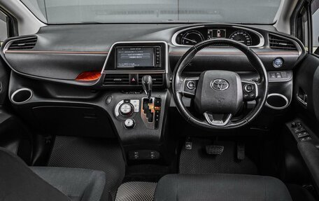 Toyota Sienta II, 2018 год, 1 849 000 рублей, 6 фотография