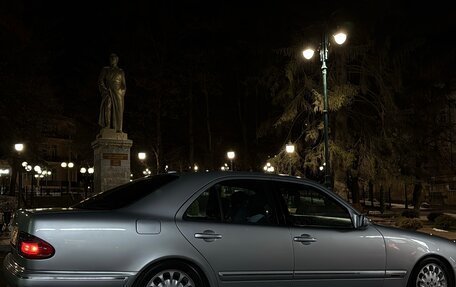 Mercedes-Benz E-Класс, 2001 год, 1 100 000 рублей, 5 фотография