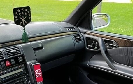 Mercedes-Benz E-Класс, 2001 год, 1 100 000 рублей, 7 фотография