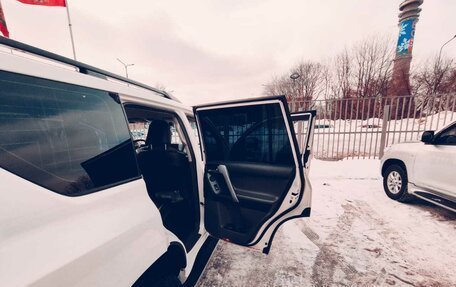 Toyota Land Cruiser Prado 150 рестайлинг 2, 2012 год, 3 000 000 рублей, 13 фотография