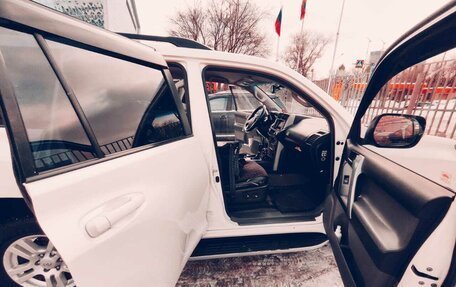 Toyota Land Cruiser Prado 150 рестайлинг 2, 2012 год, 3 000 000 рублей, 14 фотография