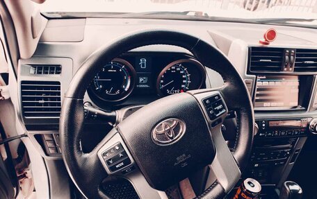 Toyota Land Cruiser Prado 150 рестайлинг 2, 2012 год, 3 000 000 рублей, 18 фотография