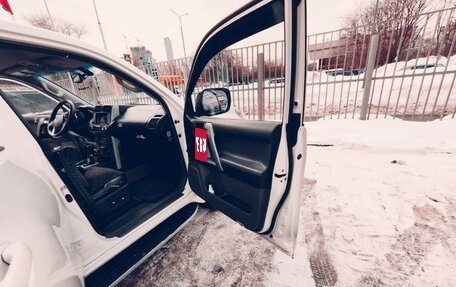 Toyota Land Cruiser Prado 150 рестайлинг 2, 2012 год, 3 000 000 рублей, 30 фотография