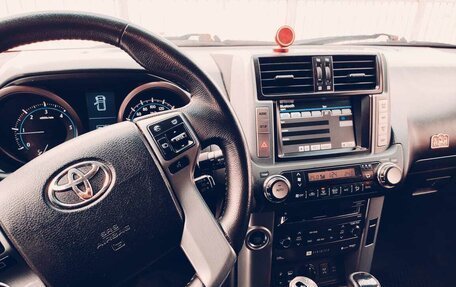 Toyota Land Cruiser Prado 150 рестайлинг 2, 2012 год, 3 000 000 рублей, 31 фотография