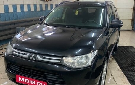 Mitsubishi Outlander III рестайлинг 3, 2012 год, 950 000 рублей, 1 фотография