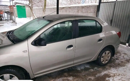 Renault Logan II, 2015 год, 750 000 рублей, 3 фотография