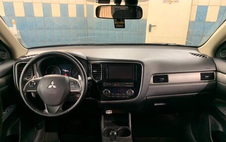 Mitsubishi Outlander III рестайлинг 3, 2012 год, 950 000 рублей, 8 фотография