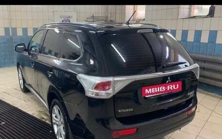 Mitsubishi Outlander III рестайлинг 3, 2012 год, 950 000 рублей, 4 фотография