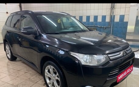 Mitsubishi Outlander III рестайлинг 3, 2012 год, 950 000 рублей, 6 фотография