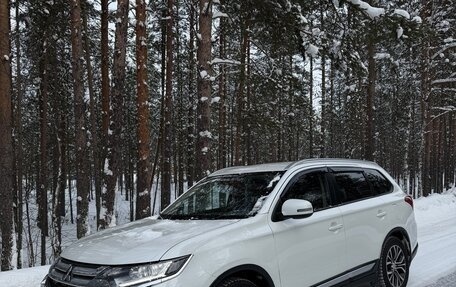 Mitsubishi Outlander III рестайлинг 3, 2017 год, 2 020 000 рублей, 1 фотография