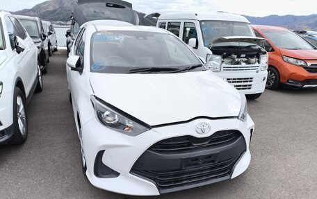 Toyota Yaris, 2023 год, 899 000 рублей, 1 фотография