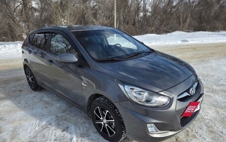 Hyundai Solaris II рестайлинг, 2013 год, 815 000 рублей, 2 фотография