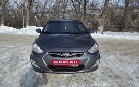 Hyundai Solaris II рестайлинг, 2013 год, 815 000 рублей, 3 фотография